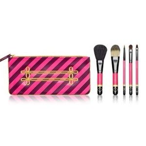 NIB - MAC Basic Brush Kit